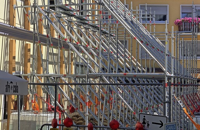 Das Sttzkorsett fr das einsturzgefh... der Ecke Metzgerstrae/Lange Strae.   | Foto: Helmut Seller