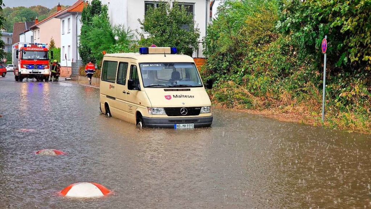 Wiesloch: Unwetter und Gewitter sorgen... Einsatz der Rettungskrfte behindern.  | Foto: Marvin Riess (dpa)