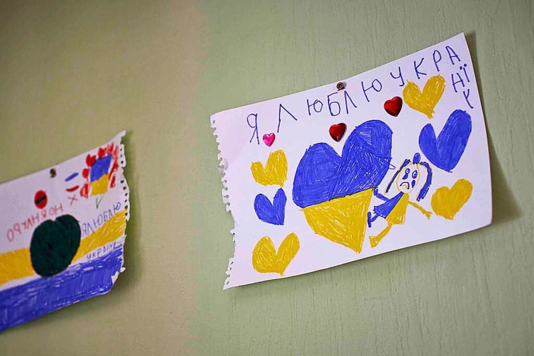 &#8222;Ich liebe die Ukraine&#8220; ha... gelben und blauen Herzen geschrieben.  | Foto: Michael Bode