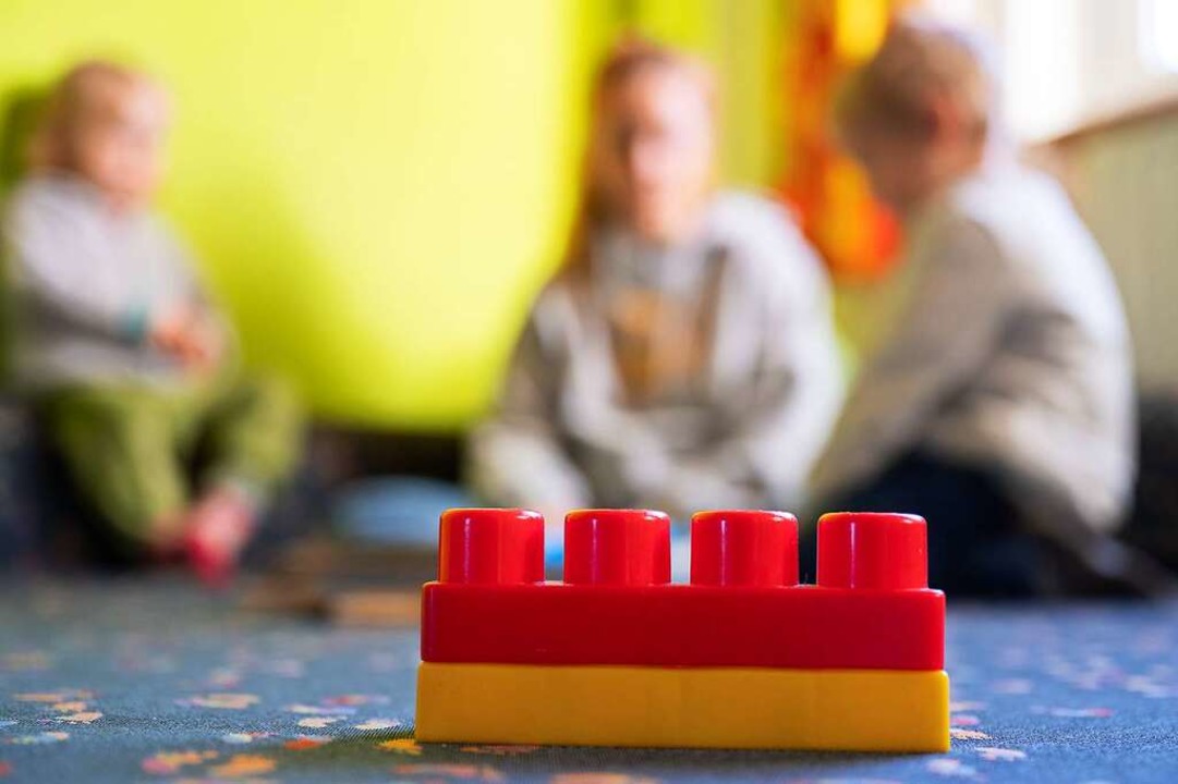 Die Gebhren fr die Kinderbetreuung s...ie Kosten fr die Gemeinden eben auch.  | Foto: Sebastian Gollnow (dpa)