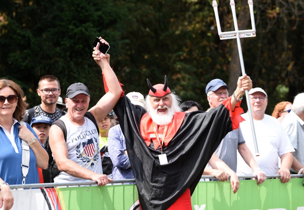 Ein Fan, der nicht fehlen darf: Der St...l bei der Deutschlandtour mitfieberte.  | Foto: Rita Eggstein