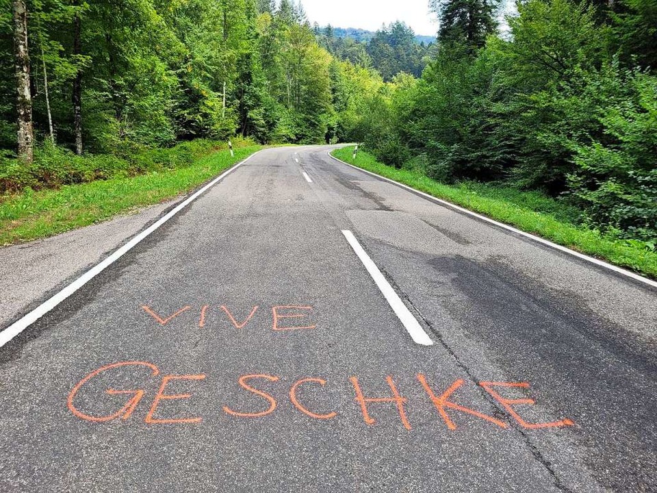 Straßengraffiti sind bei Radrennen Tra...en in Freiburg lebenden Simon Geschke.  | Foto: Manuel Fritsch