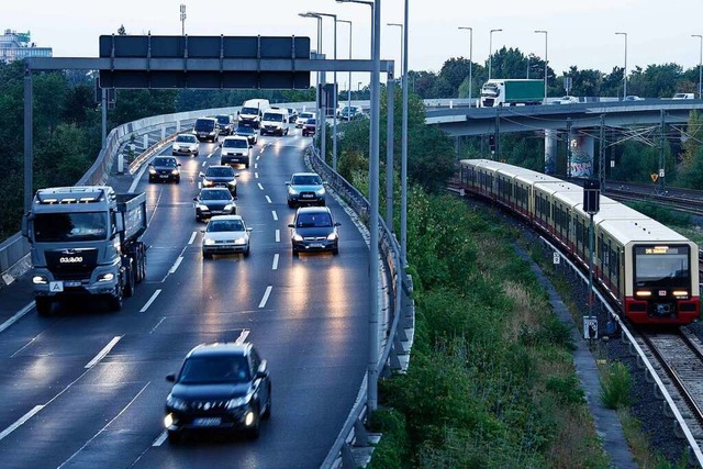 Entlastungen fr Pendlerinnen und Pend... des Arbeitgeberverbands Gesamtmetall.  | Foto: Carsten Koall (dpa)