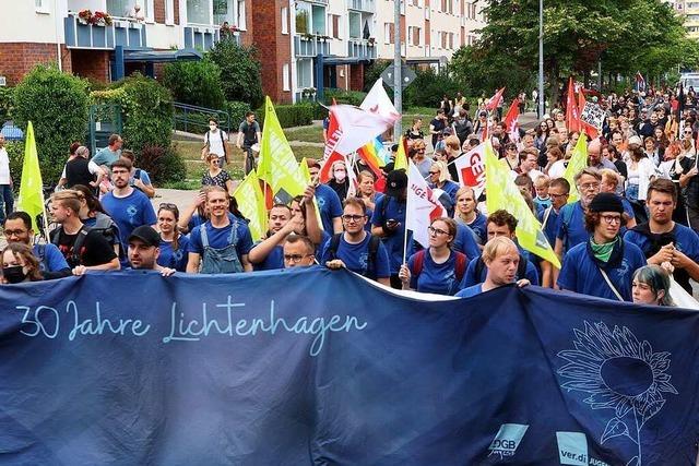 Tausende demonstrieren friedlich gegen Rassismus in Rostock