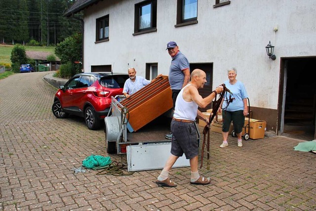 Rund 650 Notenbltter samt Schrank wur...ch verpackt und in die Eifel gefahren.  | Foto: Gert Brichta