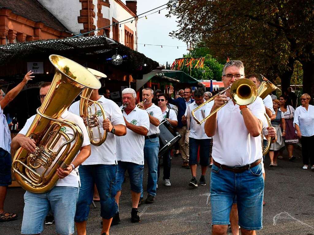 Mit dem Festumzug am Freitag wurde das Trottoirfest erffnet.