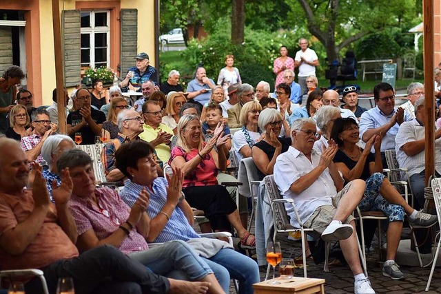 &#8222;Sommerzeit und das Leben wird l...nkbaren und spendenfreudigem Publikum.  | Foto: Walter Holtfoth