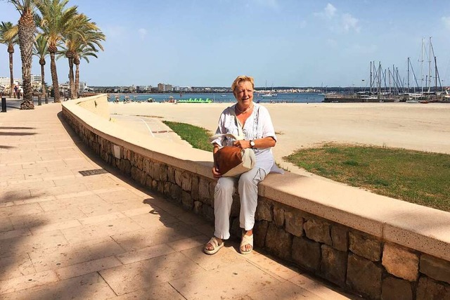 Marie fhlt sich am Strand von Mallorca einsam.  | Foto: Philipp Schulte