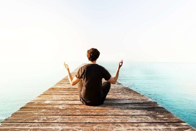 Auf der Suche nach dem Sinn im Leben kann auch Meditation helfen.  | Foto: MKS  (stock.adobe.com)
