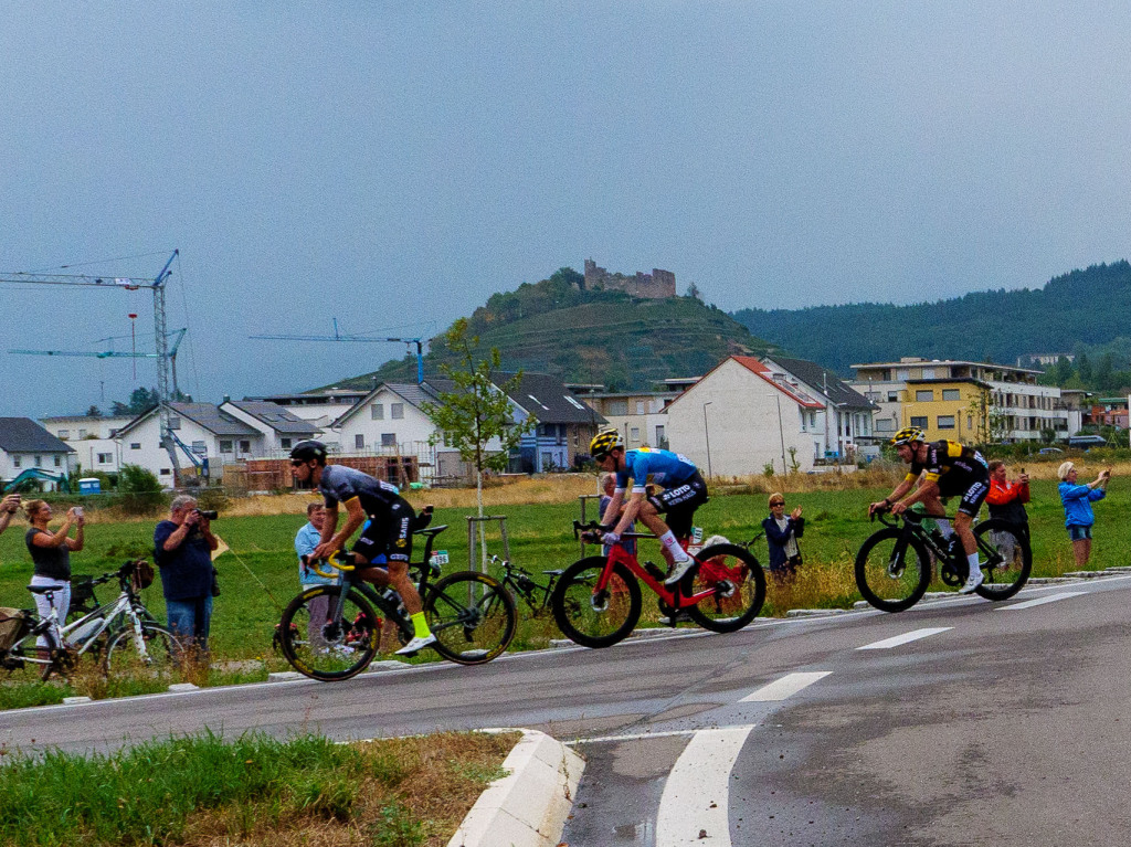 Auch in Staufen, das  die Tour nur ber die Umfahrung kennenlernte,  gab es viele Schaulustige