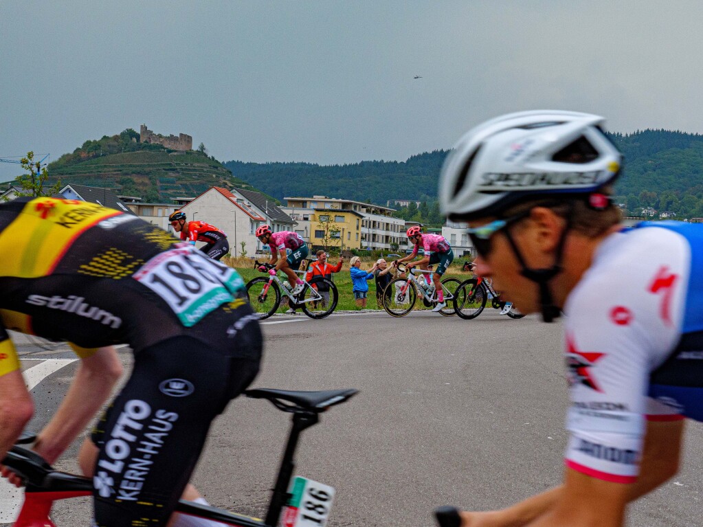 Auch in Staufen, das  die Tour nur ber die Umfahrung kennenlernte,  gab es viele Schaulustige