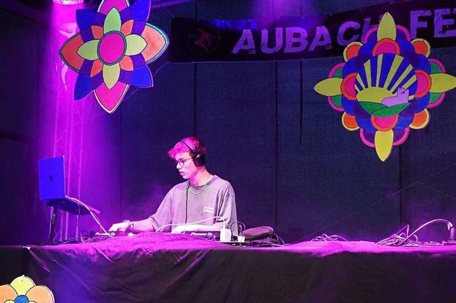 DJ Tidey legt auf dem Aubach-Festival ...rvereins Wunderfitz in Hecklingen auf.  | Foto: Michael Haberer