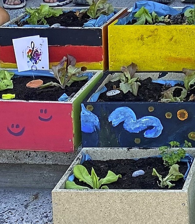 Kleine Hochbeete haben die Kinder whrend des Ferienprogramms angefertigt.  | Foto: Gerline Hausy