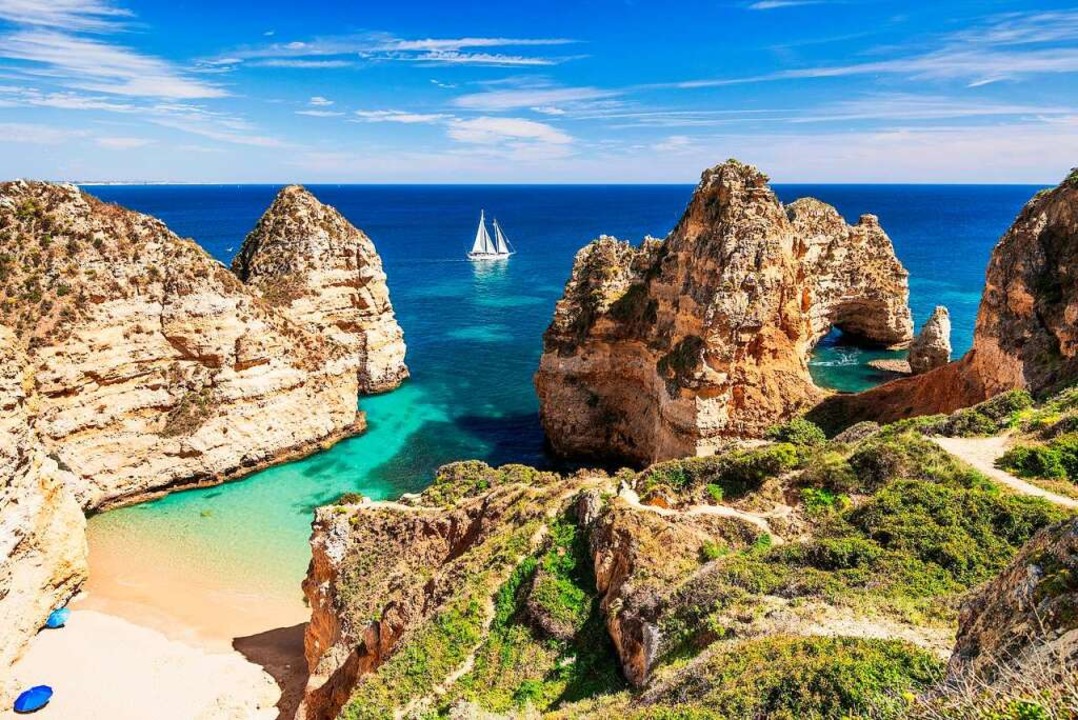 Traumhafte Ausblicke bietet die Algarve in Hlle und Flle.  | Foto: Kite_rin (shutterstock.de)