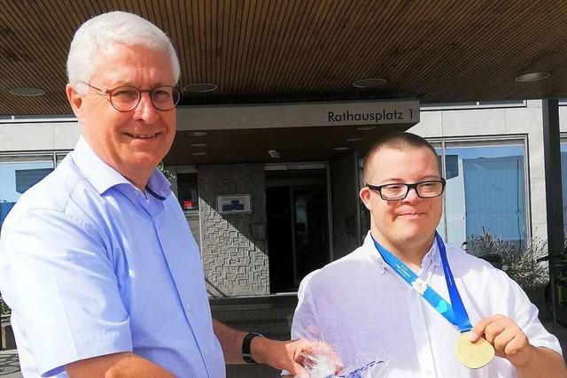 Goldmedaillengewinner Max Schumann wird im Weiler Rathaus empfangen