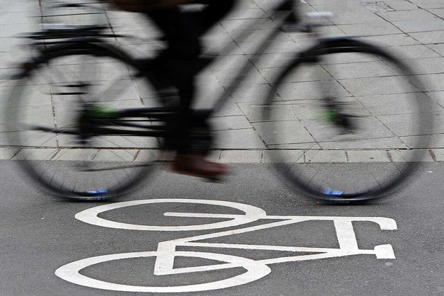 Derzeit wird bei Tumringen eine Querungshilfe fr Radfahrer gebaut (Symbolbild)  | Foto: Daniel Bockwoldt