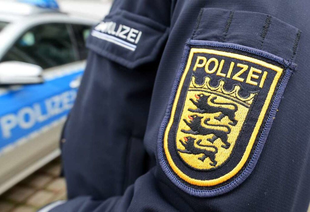 Die Polizei nahm den Mann in Gewahrsam.  | Foto: Patrick Seeger (dpa)