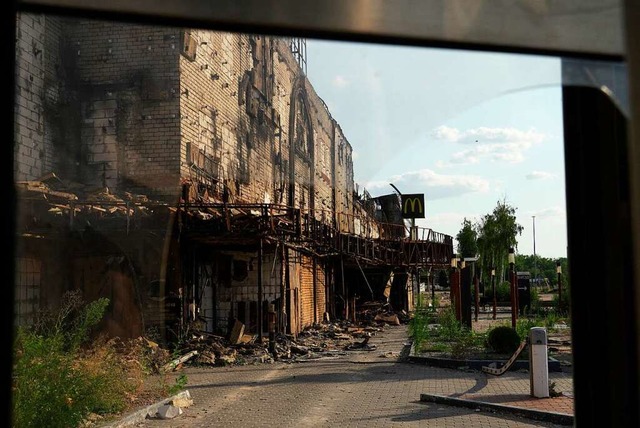 Zerstrtes Einkaufshaus in Cherson  | Foto: STRINGER
