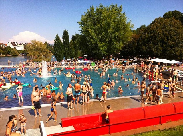 Der Schwimmbad-Sommer ist gut verlaufe...t Preiserhhungen im kommenden Winter.  | Foto: Valentin Zumsteg
