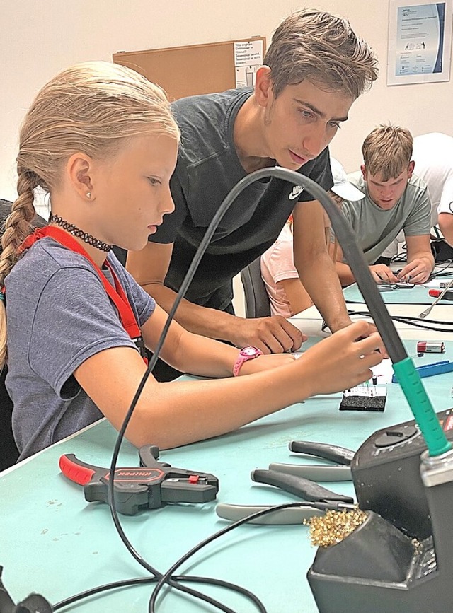 Einblick in die Welt der Technik und E...chsingenieure bei der Firma Hectronic.  | Foto: Stadtverwaltung Bonndorf