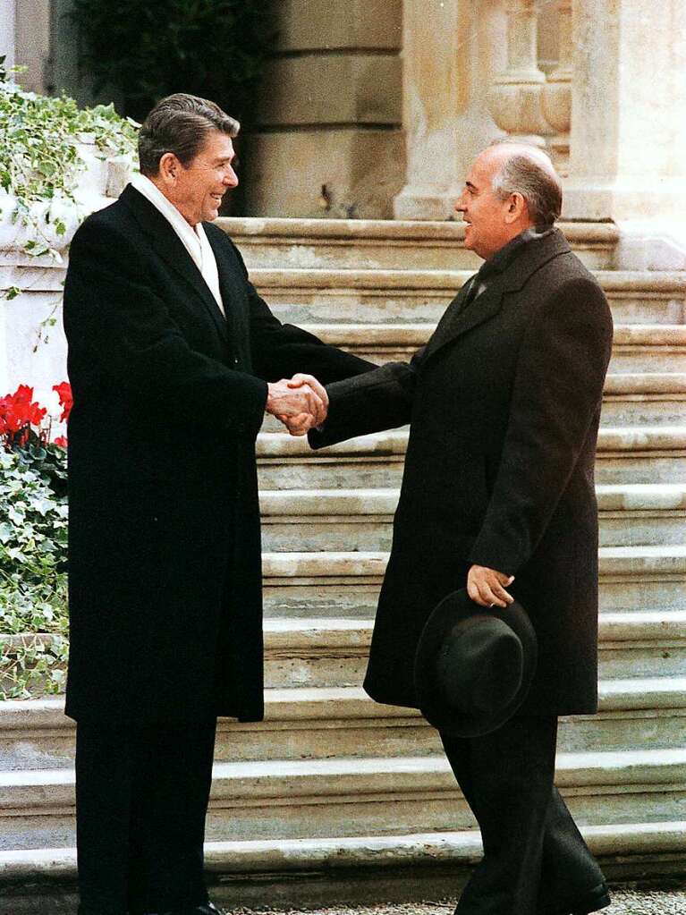 Zwei Mnner, deren Annherung das Ende des Kalten Krieges einlutete: US-Prsident Ronald Reagan und Michail Gorbatschow, hier 1985 in Genf.