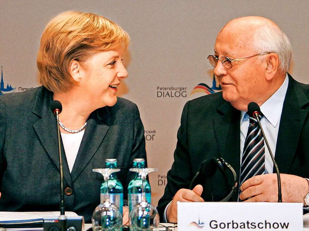 Angela Merkel und Michail Gorbatschow trafen sich 2007 bei einer Konferenz in Wiesbaden.