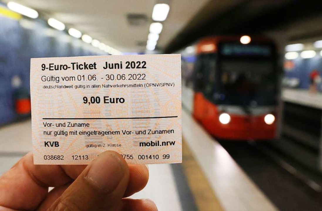 Das Neun-Euro-Ticket galt in den Monaten Juni, Juli und August.  | Foto: Oliver Berg (dpa)