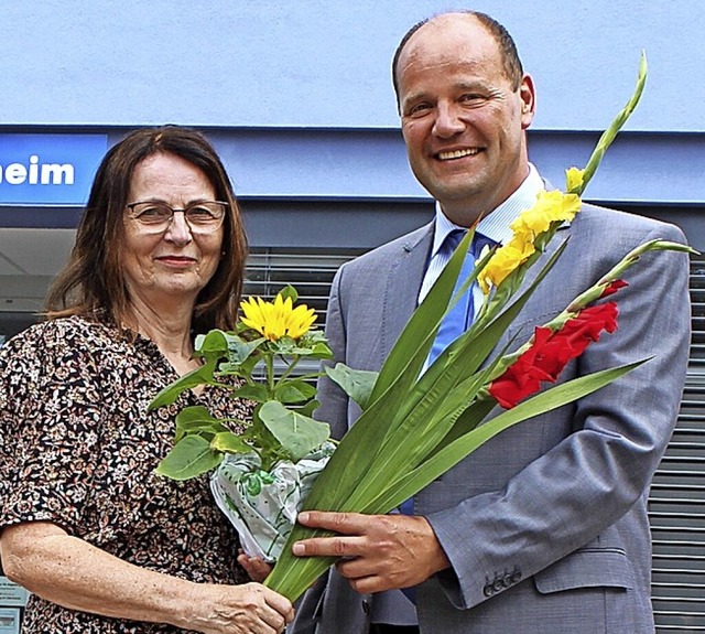 Gabriele Gro mit Schulleiter Klaus Knig.   | Foto: privat