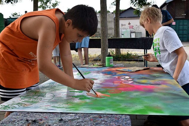 Beim Graffiti-Workshop &#8222;Farbe un...it dem Thema Kinderrechte auseinander.  | Foto: Leony Stabla