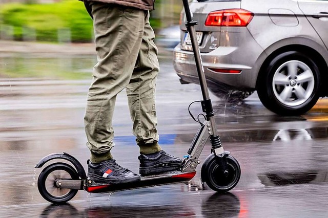 1,6 Promille wurden bei einem E-Scooter-Fahrer in Bad Sckingen festgestellt.  | Foto: Christoph Soeder (dpa)