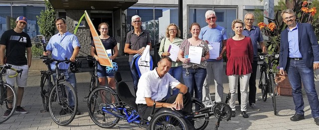 Brgermeister Martin Gruner (r.) und A...Wochen mehr als 2000 Kilometer zurck.  | Foto: Stadtverwaltung Weil am Rhein / Bhr