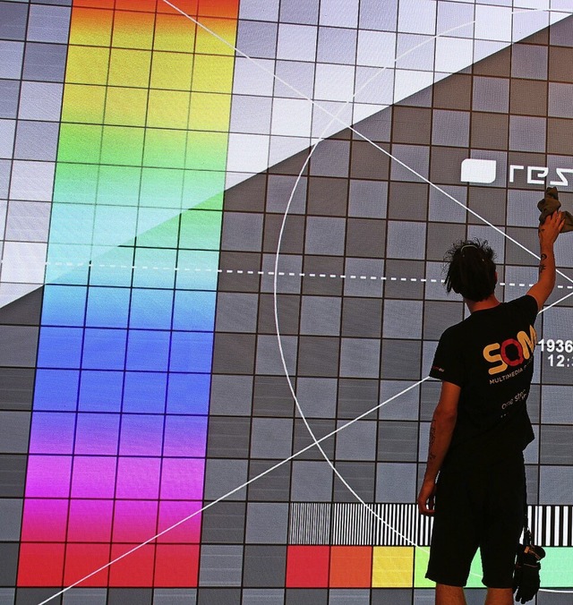 Schn bunt &#8211; das ist nicht unwichtig bei der Elektronikmesse IFA.  | Foto: Wolfgang Kumm (dpa)