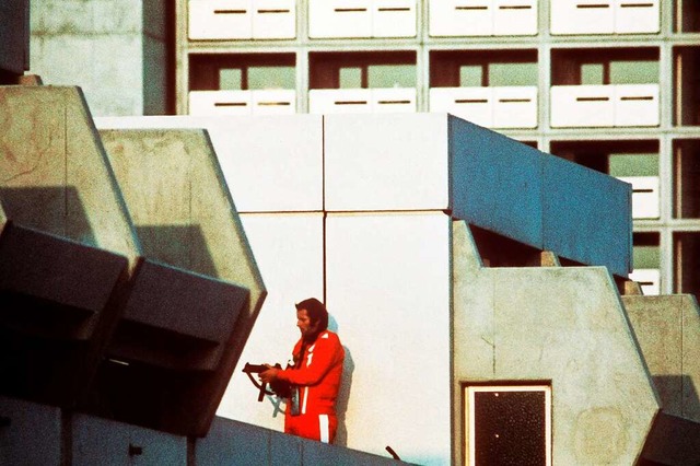 Als Sportler verkleidete Polizisten sollten die Geiseln befreien.  | Foto: Horst Ossinger (dpa)