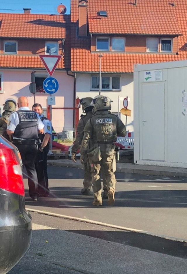 Groes Polizei-Aufgebot in Kirchzarten  | Foto: Privat