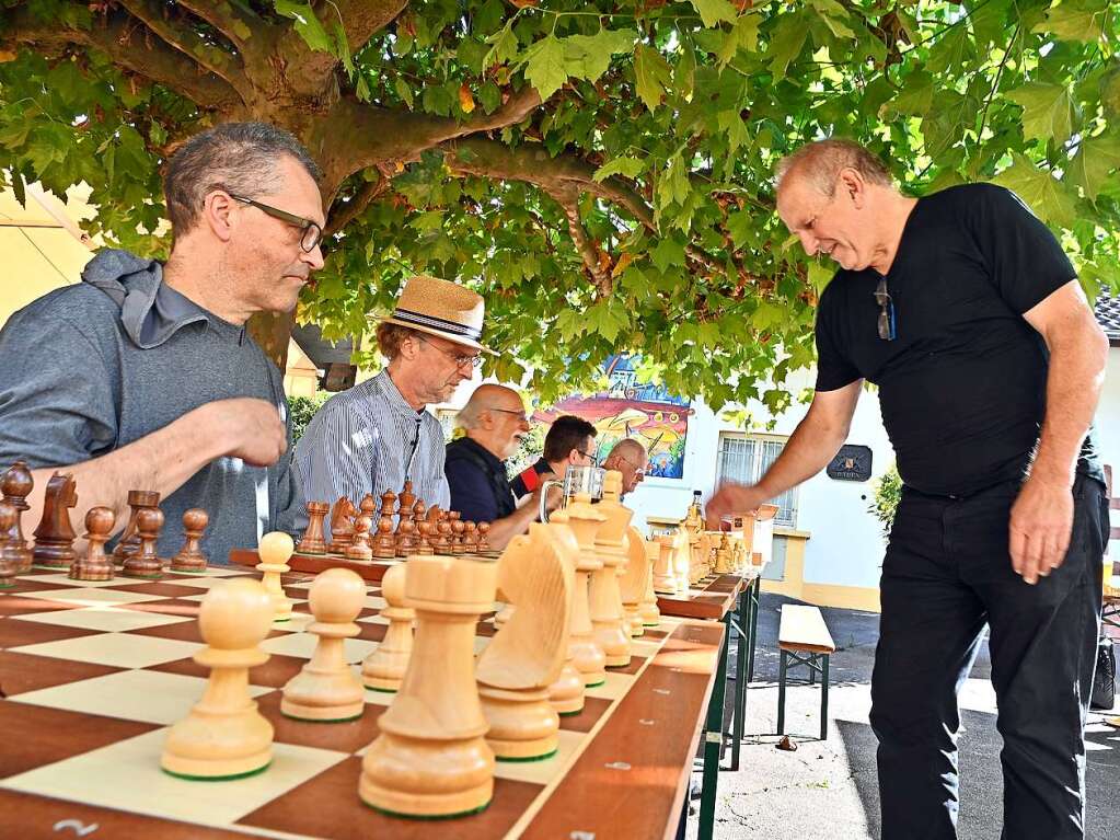 Das strategische Brettspiel Schach mit Matthias Matthias Deutschmann als Gegner.