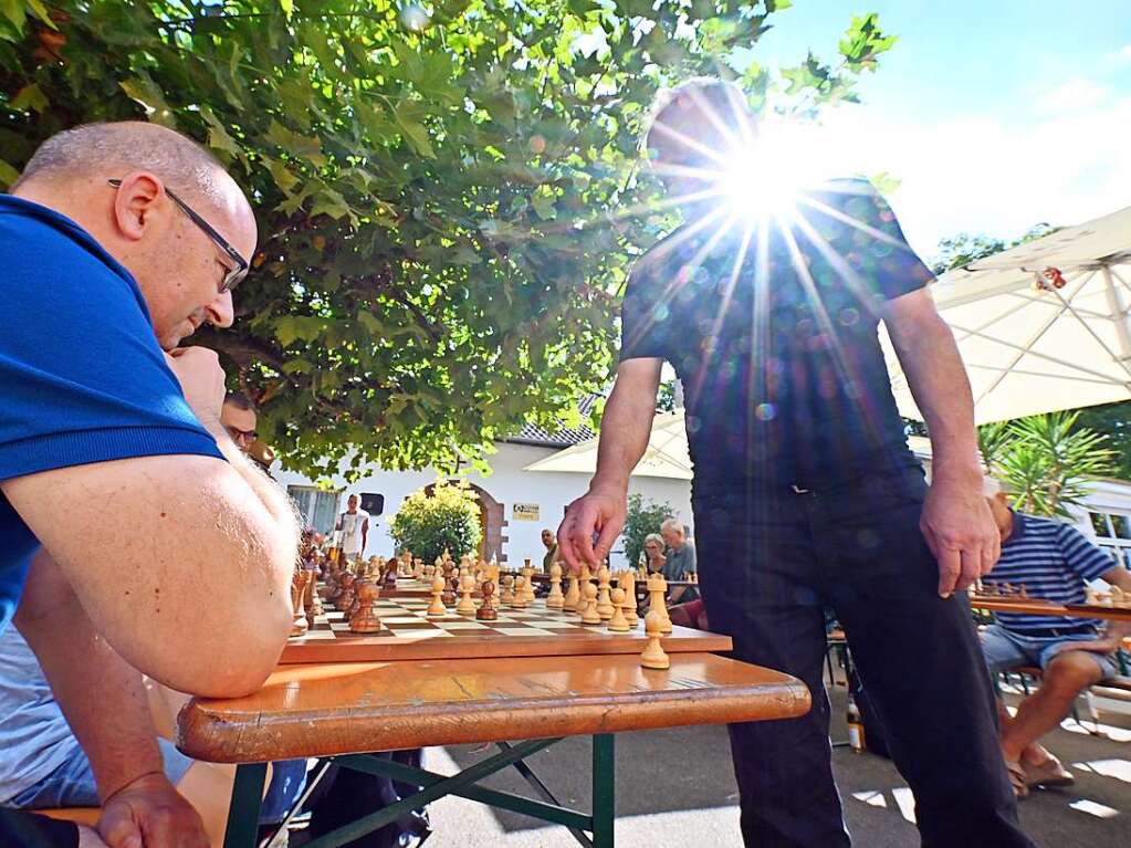 Das strategische Brettspiel Schach mit Matthias Matthias Deutschmann als Gegner.