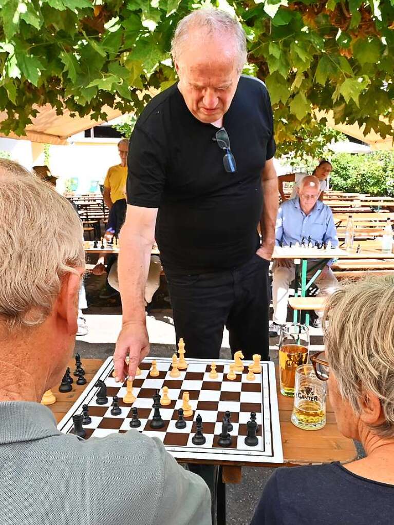 Das strategische Brettspiel Schach mit Matthias Matthias Deutschmann als Gegner.