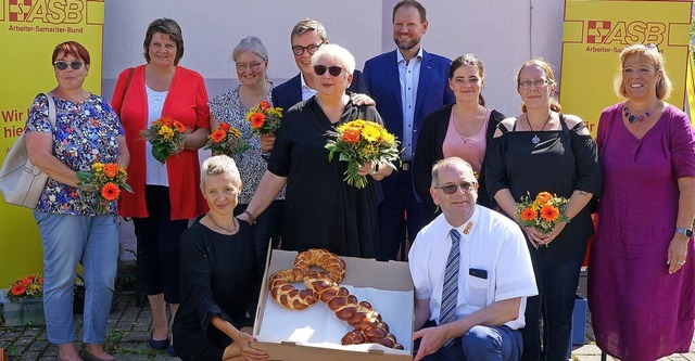 Bei der Schlsselbergabe des Pflegedi...nks): Tatjana Ragusa und Martin Harter  | Foto: Reinhard Herbrig