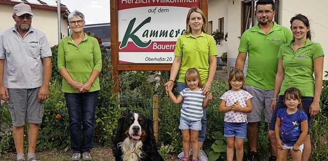 Freuen sich auf viele Gste beim Hoffe... Tchtern Lina und Karla (von links).   | Foto: Bauernhof Kammerer