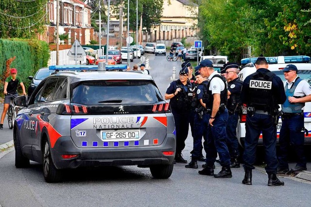 Die Polizei am Dienstag bei der Suche nach Hassan Iquioussen in Lourches  | Foto: FRANCOIS LO PRESTI (AFP)