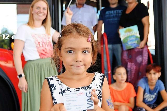 Das Mädchen, das auf dem VAG-Gelände zur Welt kam, hat jetzt einen eigenen Freifahrtschein