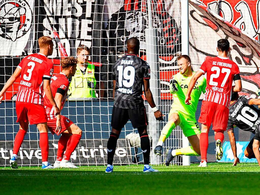 Leverkusens Kerem Demirbay erzielt das 1:0.