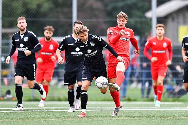 Matthis Eggert (vorne rechts) gab die Vorlage zur besten FFC-Chance.  | Foto: Achim Keller