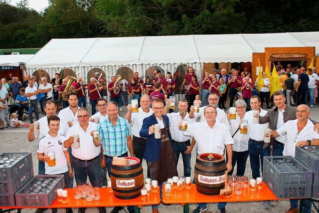 &#8222;Das Ruster Straenfest ist wied...Kai-Achim Klare (Mitte) zur Erffnung.  | Foto: Adelbert Mutz