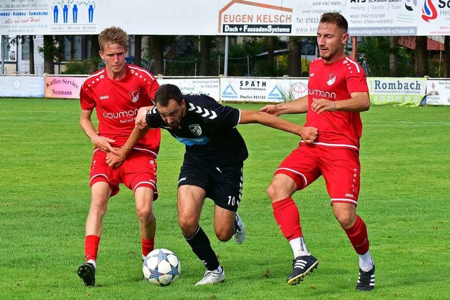 Der spielende Co-Trainer des VfR Hause... netzte beim 3:0-Heimsieg zweimal ein.  | Foto: Daniel Thoma