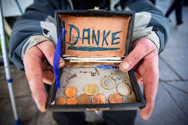 Die Zahl der Bettler sei in Basel zur...eldet die Kantonspolizei (Symbolbild).  | Foto: Friso Gentsch (dpa)