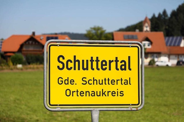 Es gibt eine Neuauflage des Ortssippenbuches von Schuttertal.  | Foto: Christoph Breithaupt