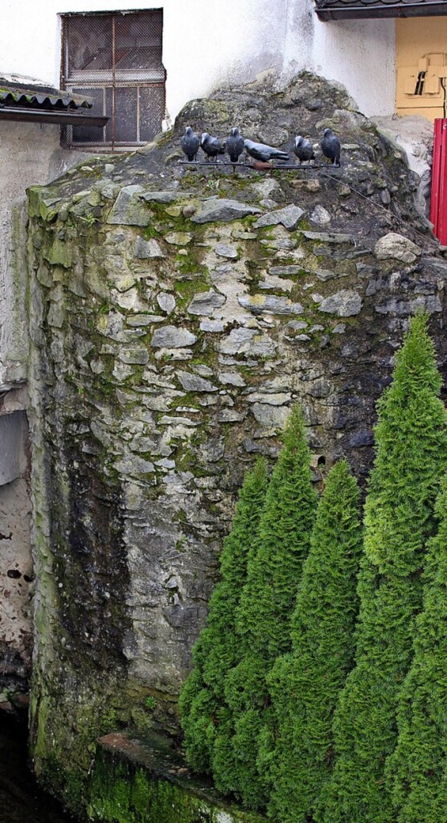 Reste der alten Stadtmauer sind noch erhalten.  | Foto: Bernd Fackler