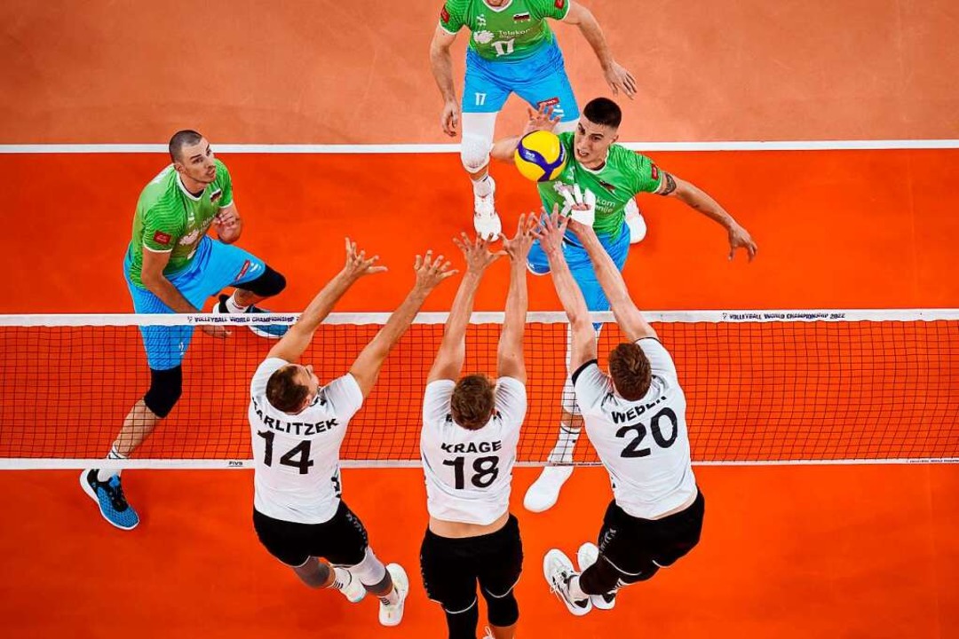 Ein deutscher Dreierblock im WM-Achtelfinale  | Foto: volleyballworld (dpa)