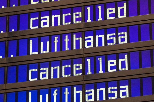 Die Piloten der Lufthansa haben einen ...en Streik bei der Airline beschlossen.  | Foto: Peter Kneffel (dpa)